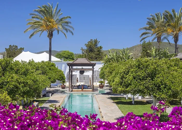 Los Mejores Hoteles de Ibiza: Descubre la Excelencia en Alojamiento en Ibiza Town