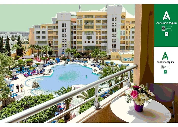 Descubre los hoteles con piscina en Roquetas de Mar