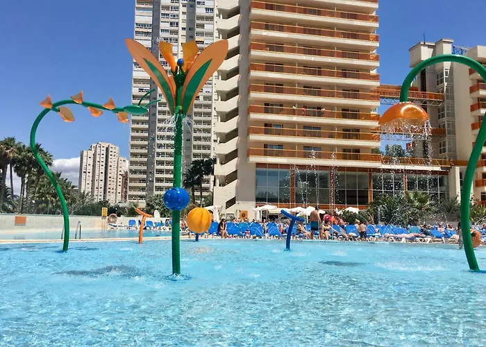 Encuentra los Mejores Hoteles en Benidorm 4 Estrellas en Primera Línea de Playa